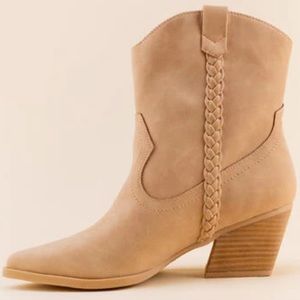 DV Dolce Vita Karen Western Booties